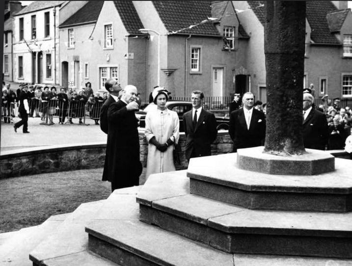 Queen Elizabeth II and T.Crouther Gordon in Clackmannan